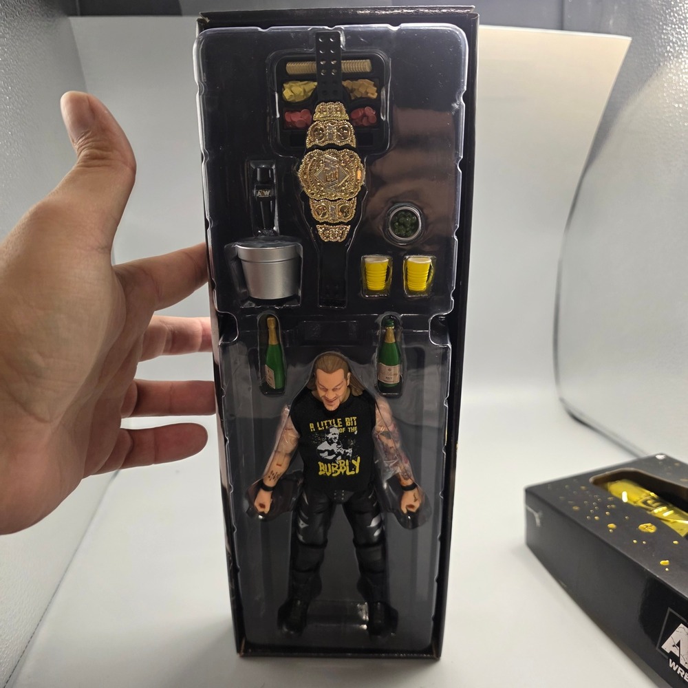 AEW Chris Jericho A Little Bit of the Bubbly Ringside Exclusive Action Figure - Picture 3 of 7